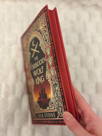 The Forbidden Wolf King: The epic romance fantasy TikTok series beautiful special edition new for 2025!: Book 4 - Leia Stone [KSIĄŻKA]
