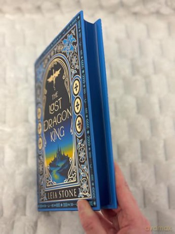 The Last Dragon King: The TikTok fantasy romance special edition sensation for 2025: Book 1 - Leia Stone [KSIĄŻKA]
