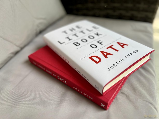 The Little Book of Data: Understanding the Powerful Analytics that Fuel AI, Make or Break Careers, and Could Just End Up Saving the World - Justin Evans [KSIĄŻKA]