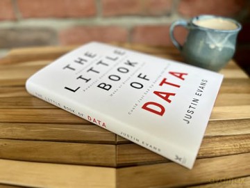 The Little Book of Data: Understanding the Powerful Analytics that Fuel AI, Make or Break Careers, and Could Just End Up Saving the World - Justin Evans [KSIĄŻKA]
