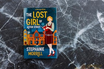 The Lost Girl of Astor Street: A Piper Sail Mystery - Stephanie Morrill [KSIĄŻKA]
