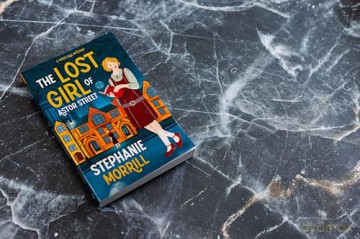 The Lost Girl of Astor Street: A Piper Sail Mystery - Stephanie Morrill [KSIĄŻKA]