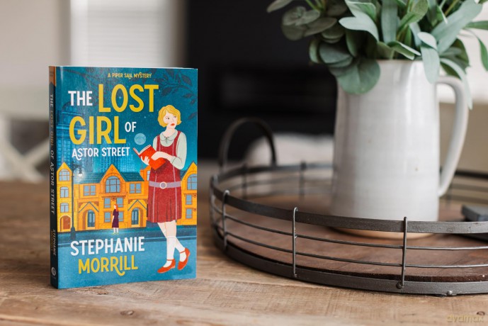 The Lost Girl of Astor Street: A Piper Sail Mystery - Stephanie Morrill [KSIĄŻKA]
