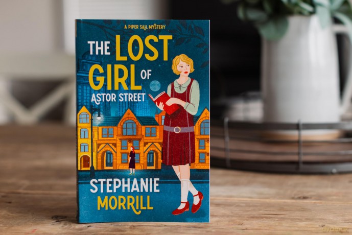 The Lost Girl of Astor Street: A Piper Sail Mystery - Stephanie Morrill [KSIĄŻKA]