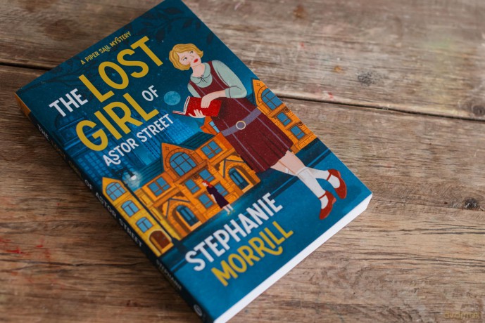 The Lost Girl of Astor Street: A Piper Sail Mystery - Stephanie Morrill [KSIĄŻKA]