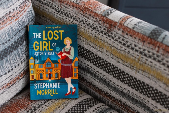 The Lost Girl of Astor Street: A Piper Sail Mystery - Stephanie Morrill [KSIĄŻKA]