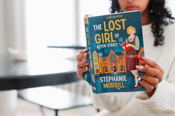 The Lost Girl of Astor Street: A Piper Sail Mystery - Stephanie Morrill [KSIĄŻKA]