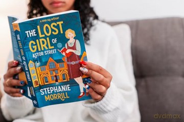 The Lost Girl of Astor Street: A Piper Sail Mystery - Stephanie Morrill [KSIĄŻKA]
