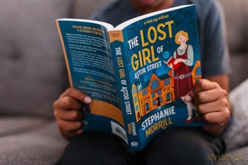 The Lost Girl of Astor Street: A Piper Sail Mystery - Stephanie Morrill [KSIĄŻKA]