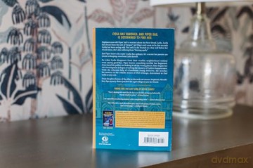 The Lost Girl of Astor Street: A Piper Sail Mystery - Stephanie Morrill [KSIĄŻKA]