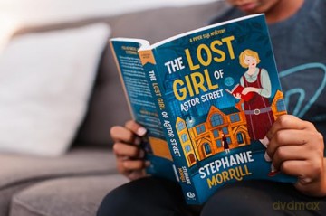 The Lost Girl of Astor Street: A Piper Sail Mystery - Stephanie Morrill [KSIĄŻKA]