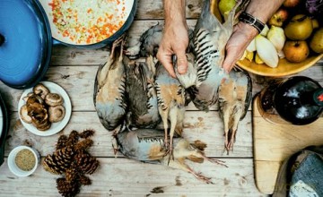 The Modern Huntsman Cookbook: Recipes and Stories Earned in Wild Places - The Editors of Modern Huntsman Magazine [KSIĄŻKA]