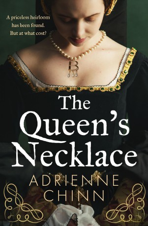 The Queen's Necklace: An enthralling dual-timeline Tudor mystery fiction book for 2025, perfect for fans of Philippa Gregory - Adrienne Chinn [KSIĄŻKA]