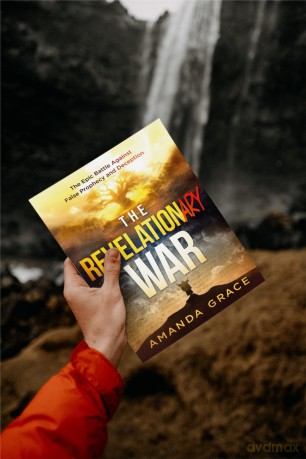 The Revelationary War: The Epic Battle Against False Prophecy and Deception - Amanda Grace [KSIĄŻKA]