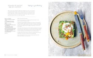 The Scandinavian Year: Food and thoughts from Sweden, Denmark and Norway - Bronte Aurell [KSIĄŻKA]