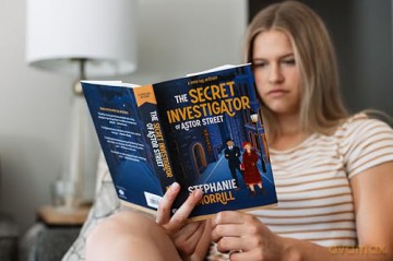 The Secret Investigator of Astor Street: A Piper Sail Mystery - Stephanie Morrill [KSIĄŻKA]