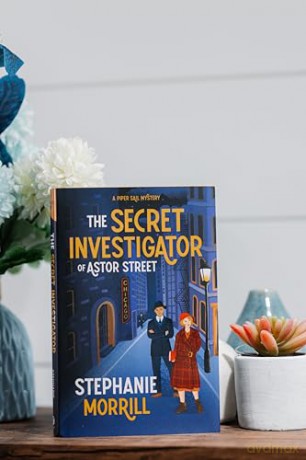 The Secret Investigator of Astor Street: A Piper Sail Mystery - Stephanie Morrill [KSIĄŻKA]