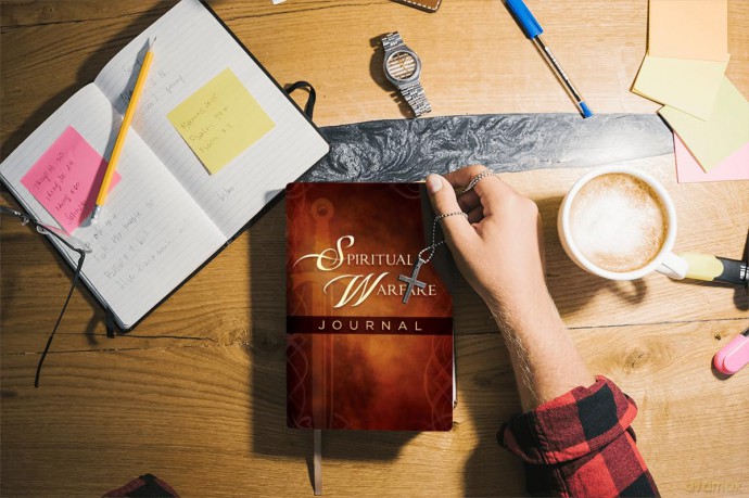 The Spiritual Warfare Journal: Modern English Version - Charisma House [KSIĄŻKA]