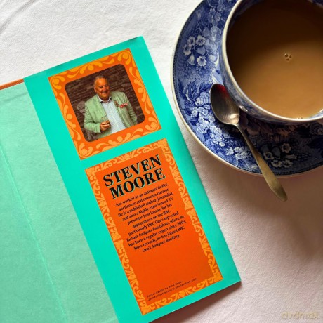 The Stuff of History: A Curated Compendium of Curious Objects and Forgotten People - Steven Moore [KSIĄŻKA]