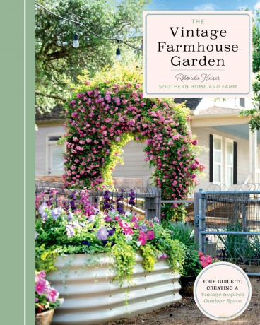 The Vintage Farmhouse Garden: Your Guide to Creating a Vintage-Inspired Outdoor Space - Rhonda Kaiser [KSIĄŻKA]