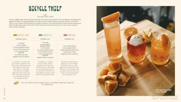 Three Cheers: Cocktails Three Ways: Classics, Riffs, and Zero-Proof Sips - Kaitlyn Stewart [KSIĄŻKA]
