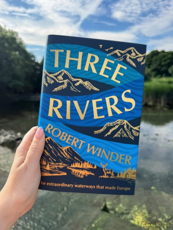 Three Rivers: The Extraordinary Waterways That Made Europe - Robert Winder [KSIĄŻKA]