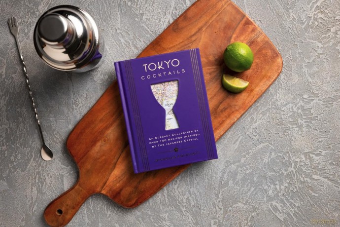 Tokyo Cocktails: An Elegant Collection of Over 100 Recipes Inspired by the Eastern Capital - Nicholas Coldicott [KSIĄŻKA]