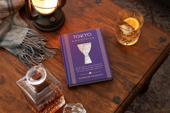 Tokyo Cocktails: An Elegant Collection of Over 100 Recipes Inspired by the Eastern Capital - Nicholas Coldicott [KSIĄŻKA]