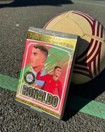 Ultimate Football Heroes: Ronaldo [KSIĄŻKA]