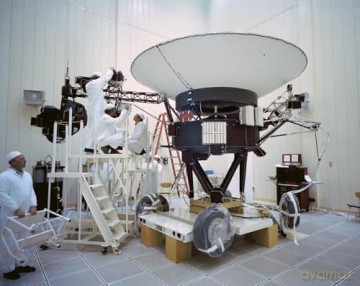 Voyager: Photographs from Humanity's Greatest Journey - Jens Bezemer [KSIĄŻKA]