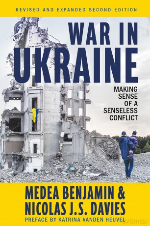 War in Ukraine: Making Sense of a Senseless Conflict - Medea Benjamin [KSIĄŻKA]
