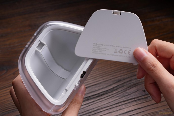 Stacja ładująca 8BitDo - Official Xbox Solo Charging Dock (White)