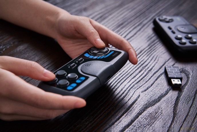 8BitDo - Wireless Gamepad (2.4G) - PCE Core