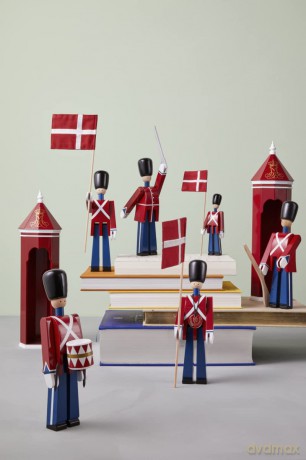 âKay Bojesen - Standard-Bearer with Textile Flag - 22 cm
