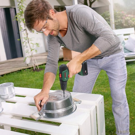 Bosch UniversalDrill 18V No battery or charger