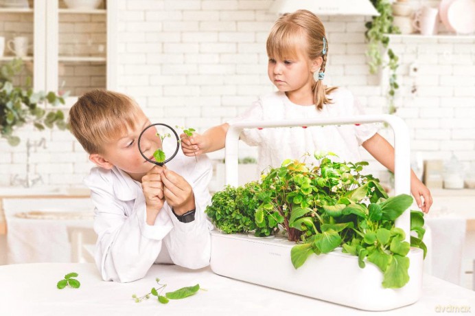 Click and Grow - Smart Garden 9 Pro Starter kit (Color: White) (SG9S1UNI-BT)