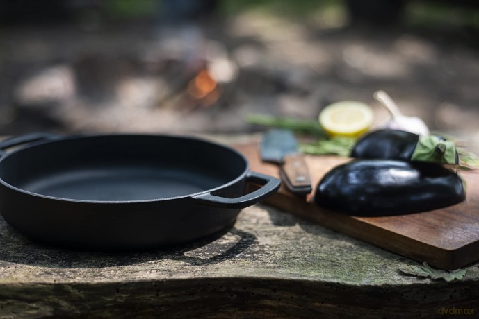 Combekk - Sous-Chef Double Handle Cast Iron Frying Pan, 24 cm