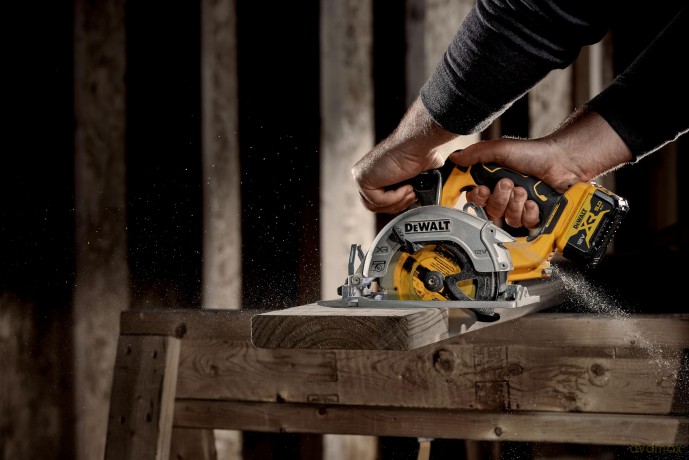 Dewalt DCS512N 12V XR Brushless 140mm Circular Saw