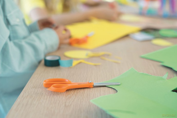 Fiskars - Classic Children's Scissors, Right Hand, Orange