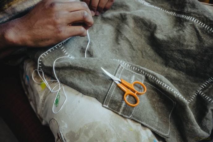 Fiskars - Classic Embroidery Scissors 10 cm, Crooked