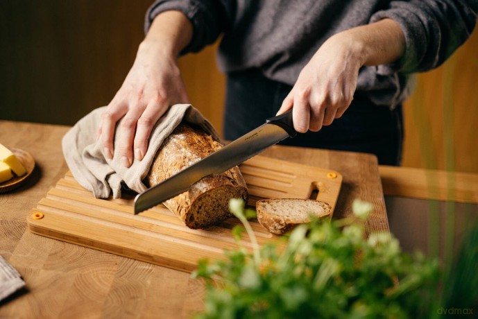 Fiskars - Essential Bread Knife - 23 cm