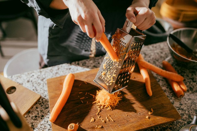Fiskars - Essential Grater - 4 Sides