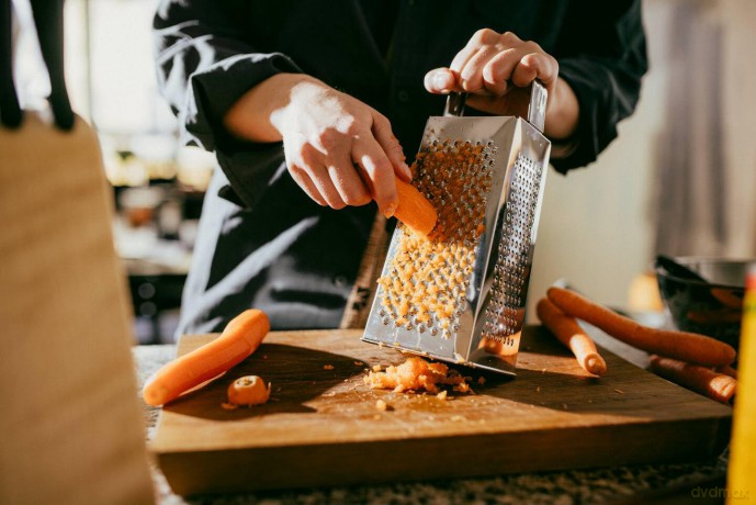 Fiskars - Essential Grater - 4 Sides