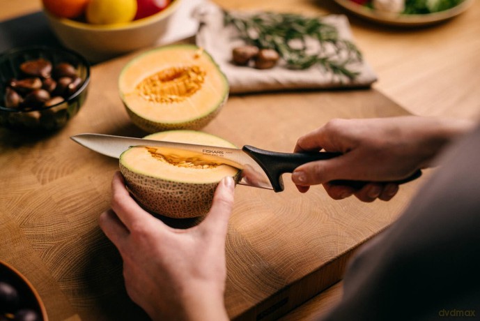 Fiskars - Essential Kitchen Knife - 21 cm