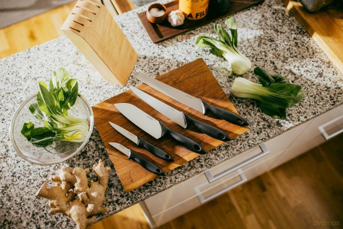 Fiskars - Essential Knife Block - with 5 Knives
