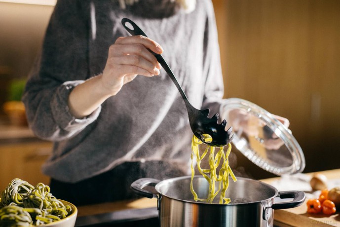 Fiskars - Essential Pasta Spoon