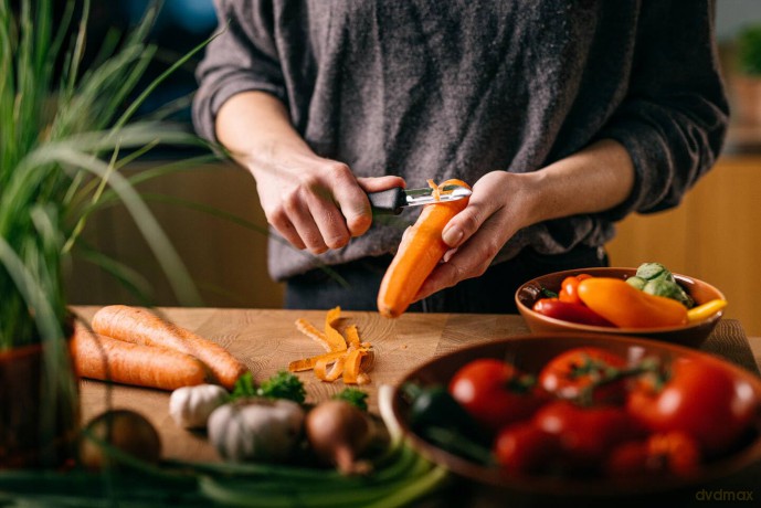 Fiskars - Essential Peeler - 6 cm