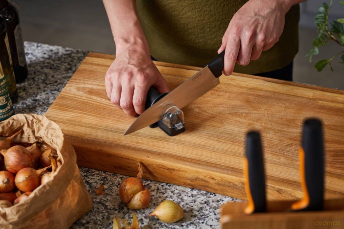 Fiskars - Essential Roll-Sharp Knife Sharpener