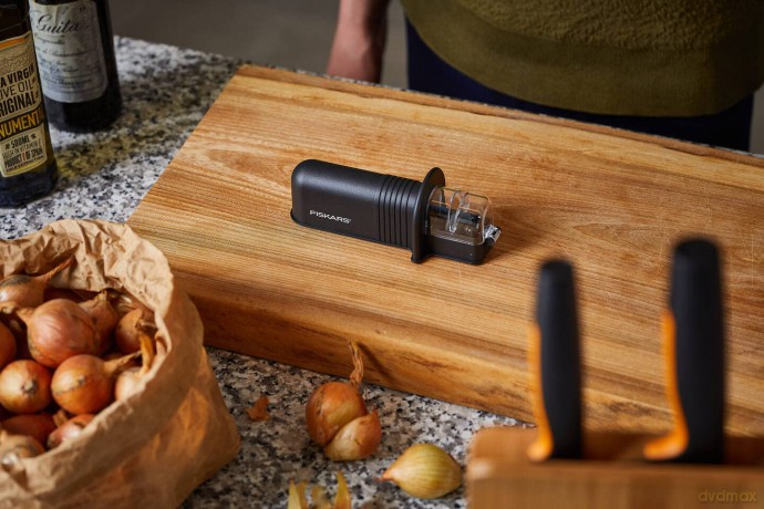 Fiskars - Essential Roll-Sharp Knife Sharpener