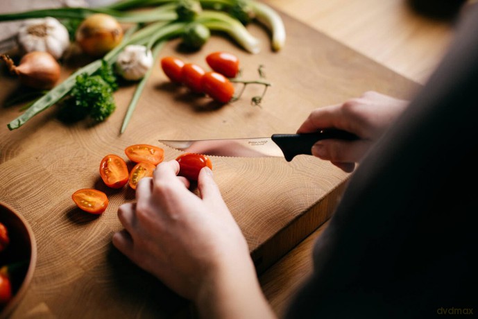 Fiskars - Essential Tomato Knife - 12 cm
